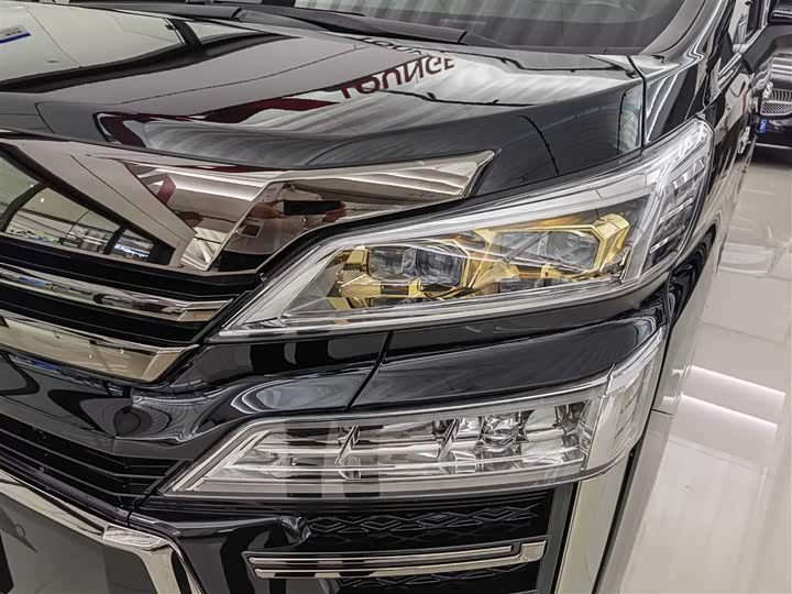 Фото 5 - Toyota Vellfire