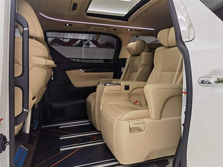 Фото 12 - Toyota Alphard