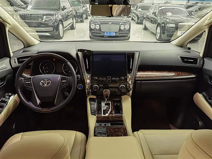 Фото 13 - Toyota Alphard