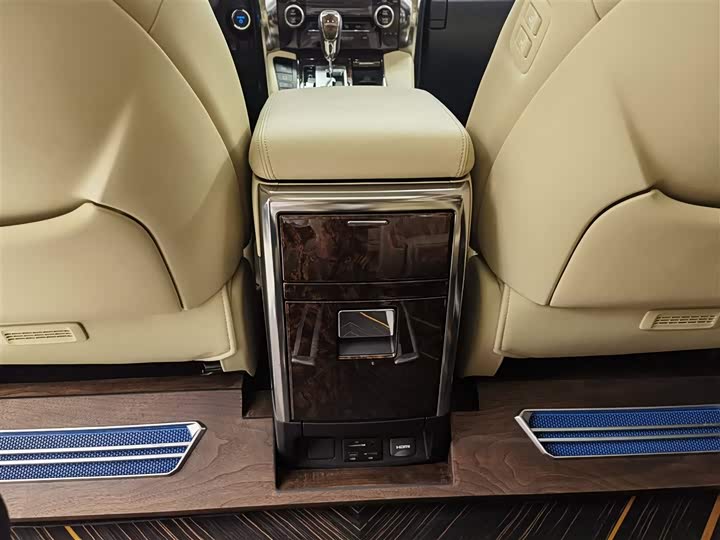 Фото 16 - Toyota Alphard