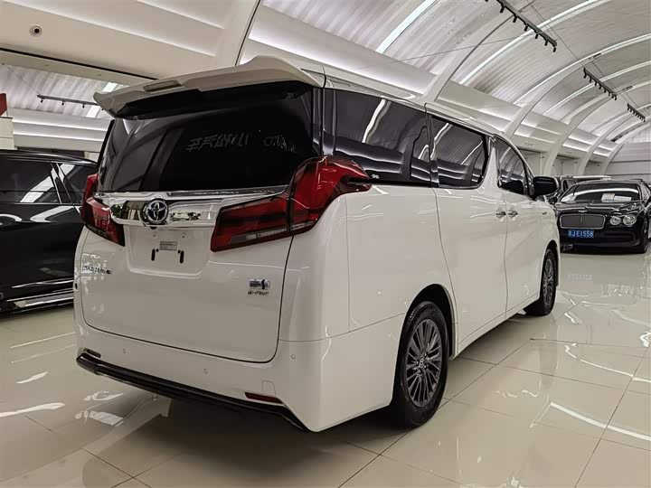 Фото 4 - Toyota Alphard