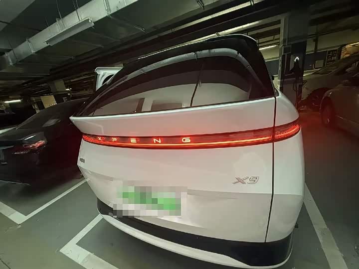Фото 3 - XPeng X9