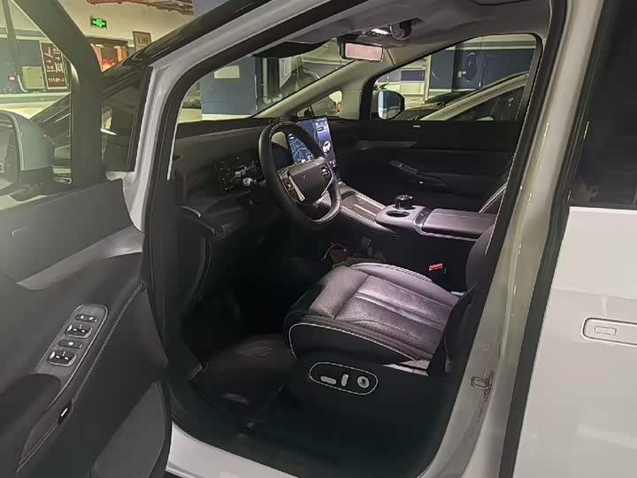 Фото 4 - XPeng X9