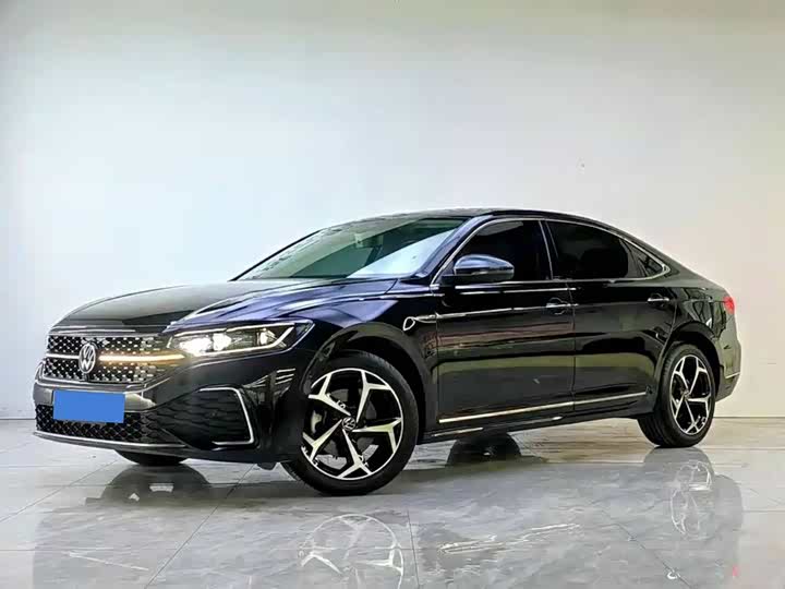 Фото 1 - Volkswagen Passat