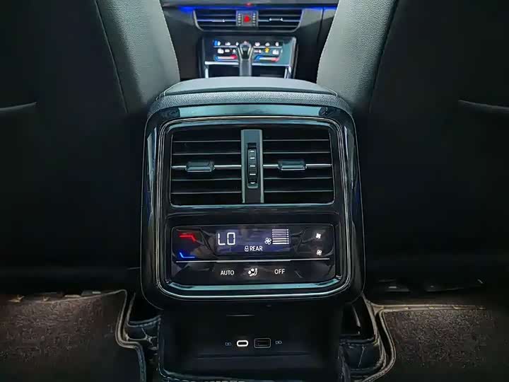 Фото 11 - Volkswagen Passat