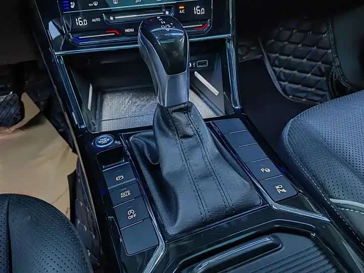 Фото 14 - Volkswagen Passat