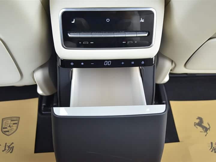 Фото 10 - LiXiang L9