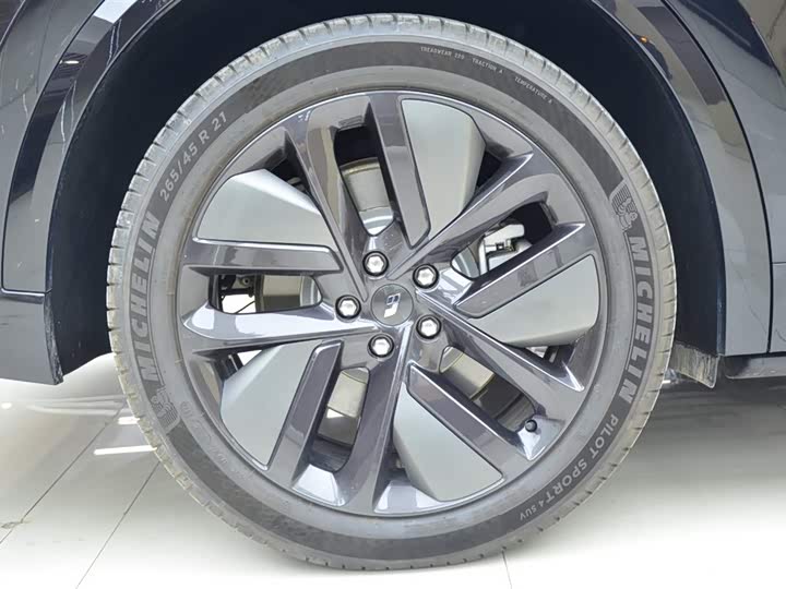 Фото 14 - LiXiang L9