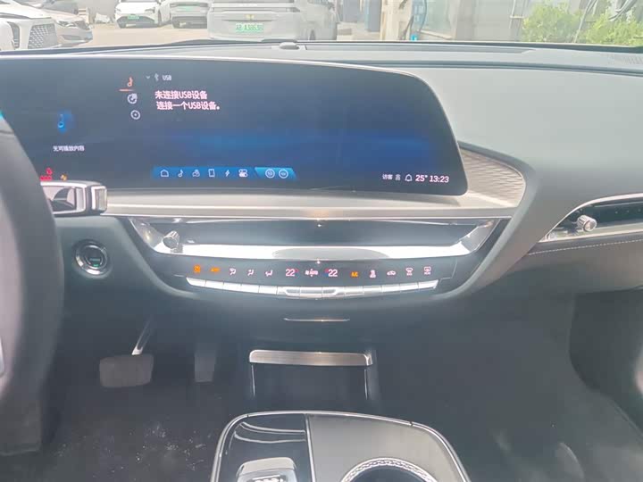 Фото 13 - Cadillac Lyriq