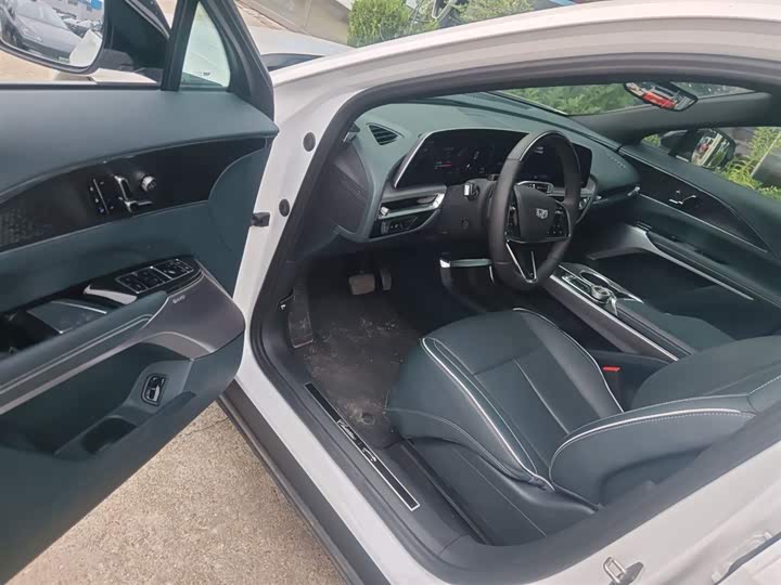 Фото 16 - Cadillac Lyriq