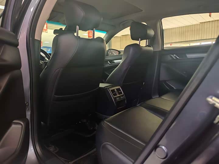 Фото 4 - Honda Accord