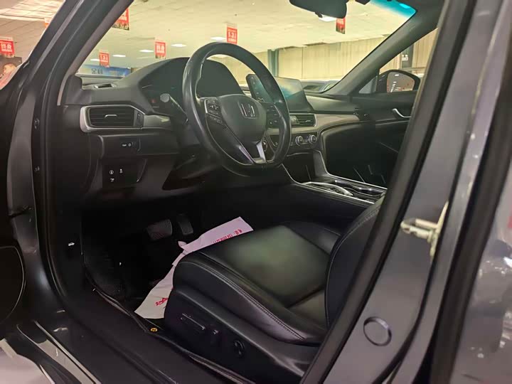 Фото 6 - Honda Accord