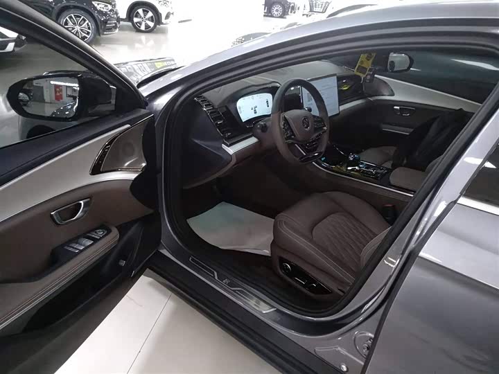 Фото 15 - BYD Han