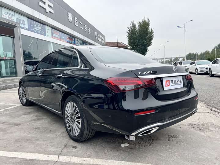 Фото 4 - Mercedes-Benz E-Class