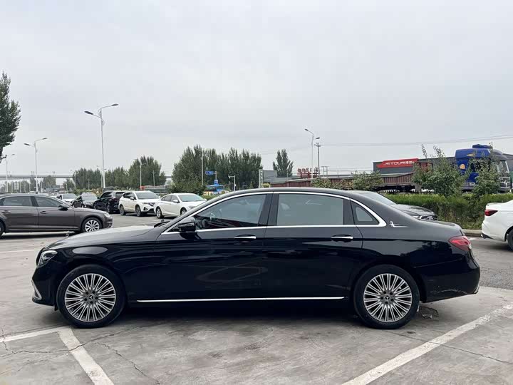 Фото 5 - Mercedes-Benz E-Class