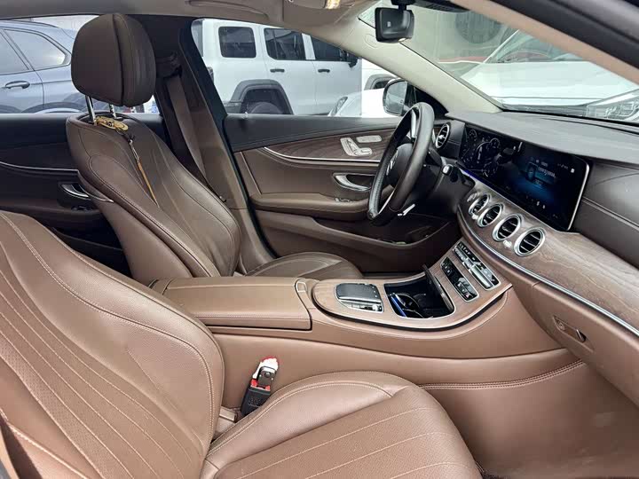 Фото 7 - Mercedes-Benz E-Class