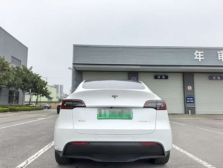 Фото 4 - Tesla Model Y
