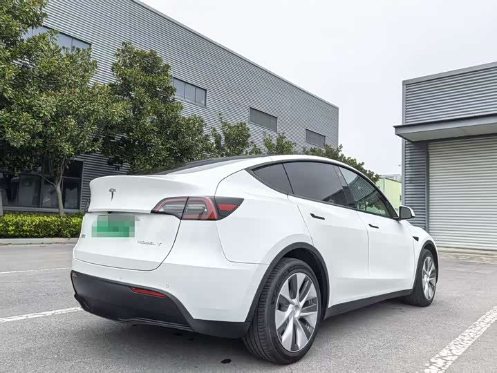 Фото 6 - Tesla Model Y