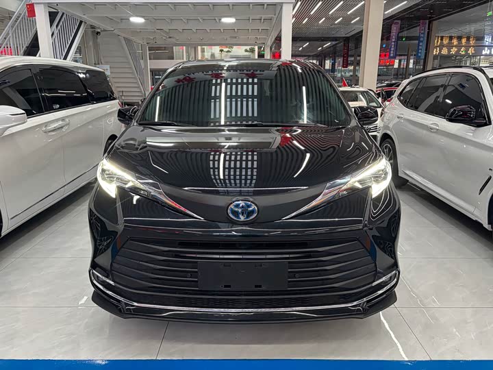 Фото 1 - Toyota Sienna