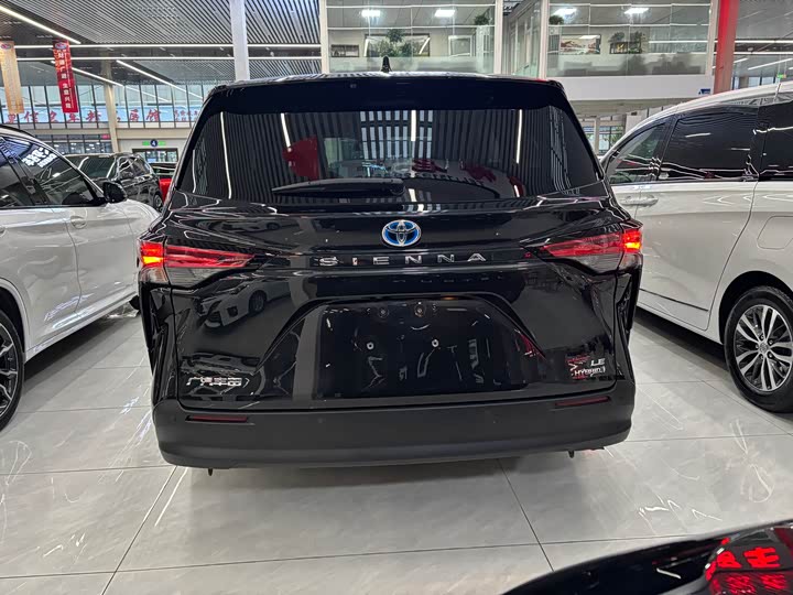 Фото 11 - Toyota Sienna