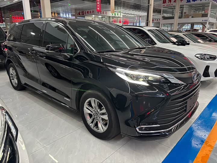 Фото 3 - Toyota Sienna