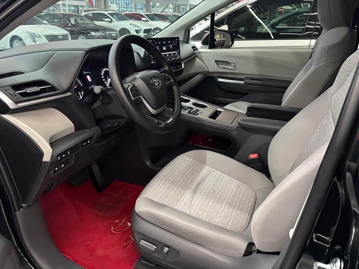 Фото 4 - Toyota Sienna