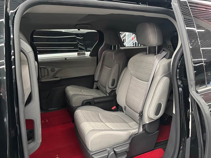 Фото 6 - Toyota Sienna