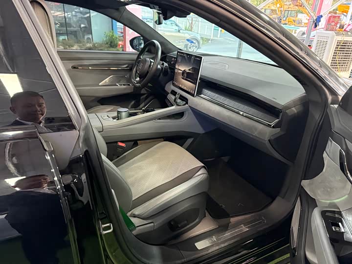 Фото 6 - Zeekr 001