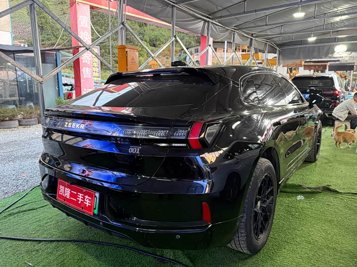 Фото 7 - Zeekr 001