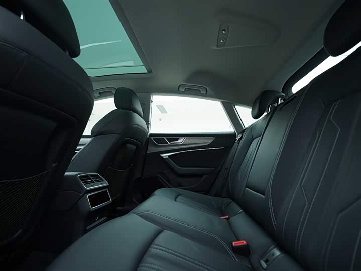 Фото 21 - Audi A7