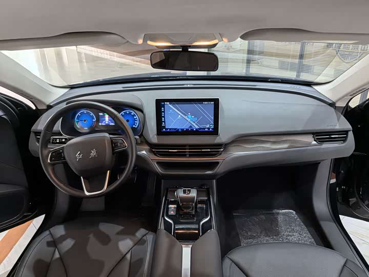 Фото 11 - Hongqi E-QM5