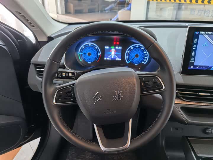 Фото 12 - Hongqi E-QM5