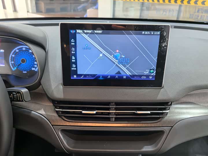 Фото 14 - Hongqi E-QM5