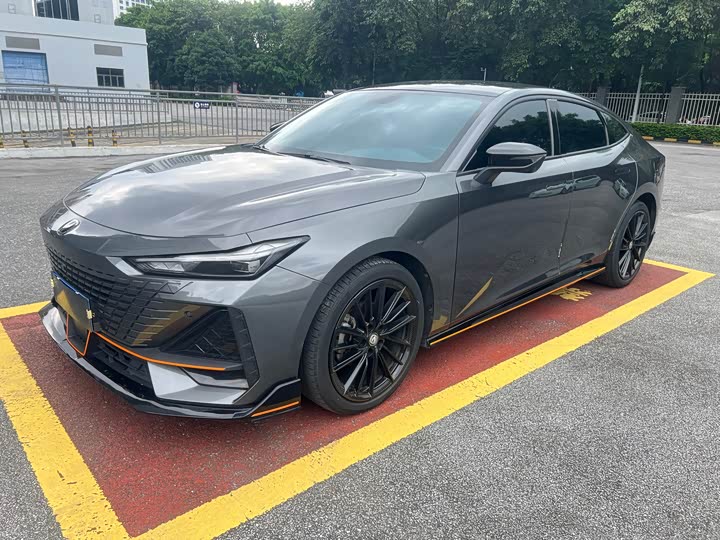 Фото 1 - Changan UNI-V