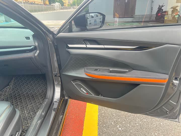 Фото 7 - Changan UNI-V