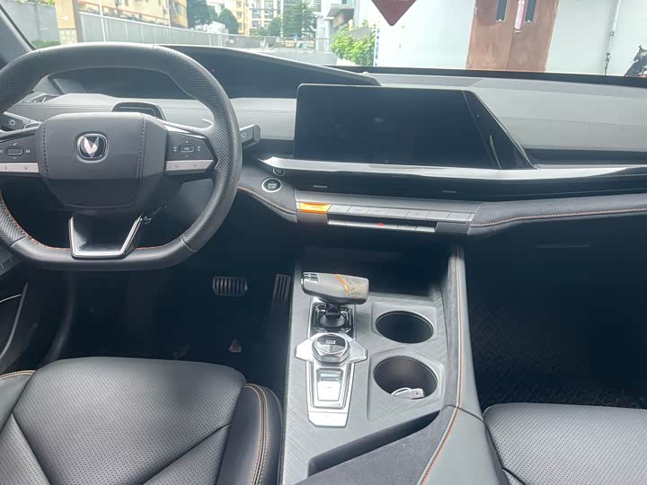 Фото 8 - Changan UNI-V