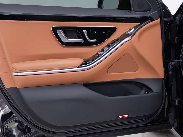 Фото 18 - Mercedes-Benz S-Class