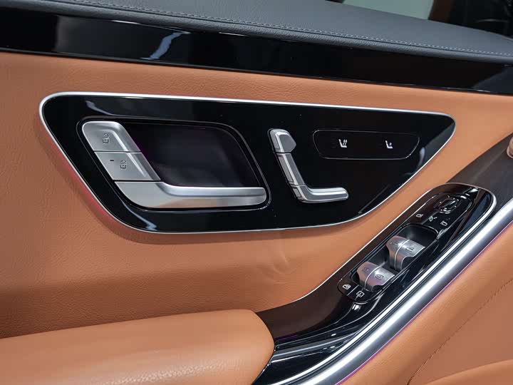 Фото 20 - Mercedes-Benz S-Class