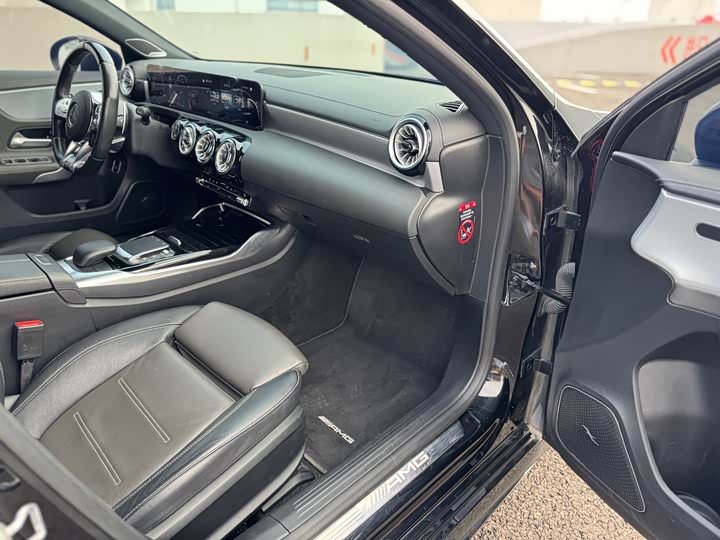 Фото 12 - Mercedes-Benz A-Class AMG