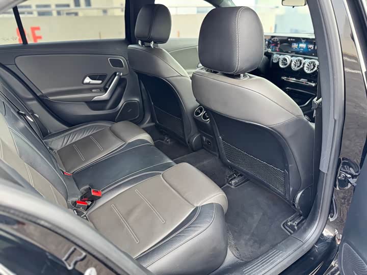 Фото 13 - Mercedes-Benz A-Class AMG