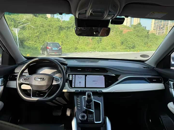 Фото 5 - Geely Atlas