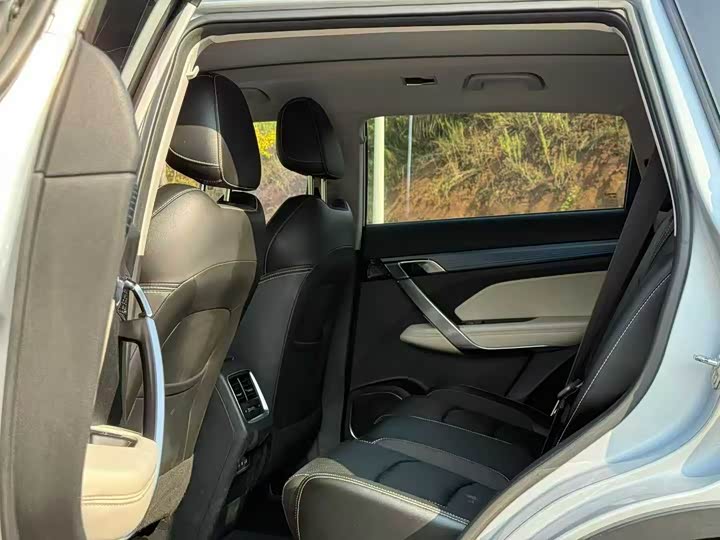 Фото 6 - Geely Atlas