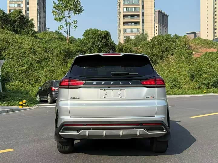 Фото 8 - Geely Atlas
