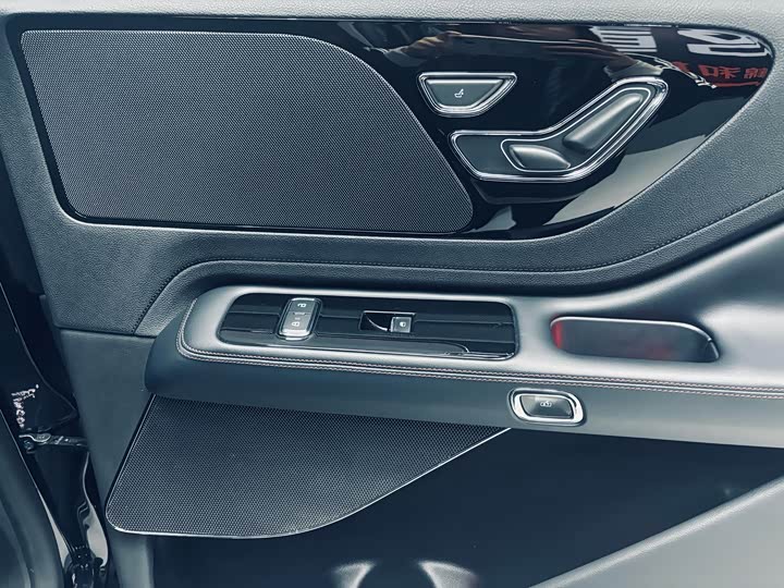 Фото 12 - Lincoln Aviator