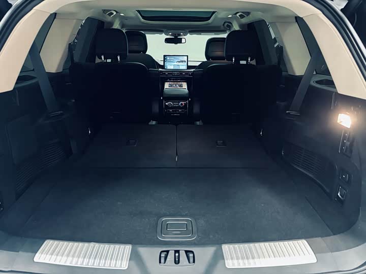 Фото 17 - Lincoln Aviator