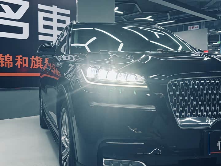 Фото 6 - Lincoln Aviator