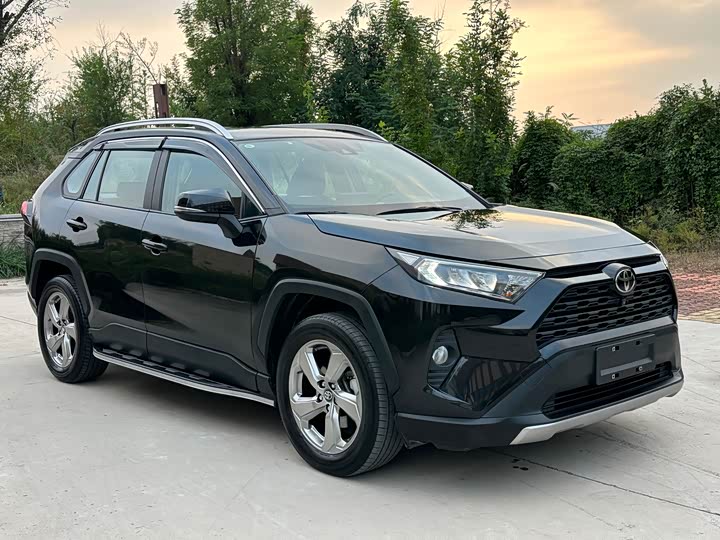 Фото 3 - Toyota RAV4