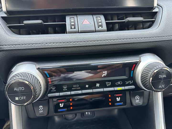 Фото 5 - Toyota RAV4