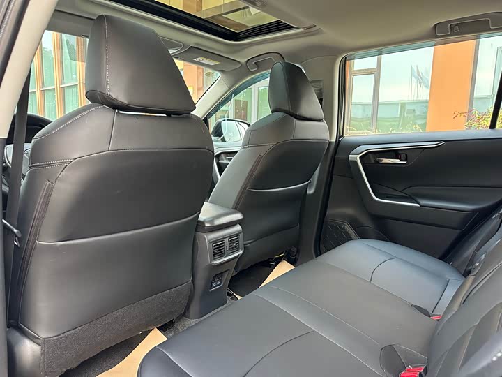 Фото 6 - Toyota RAV4