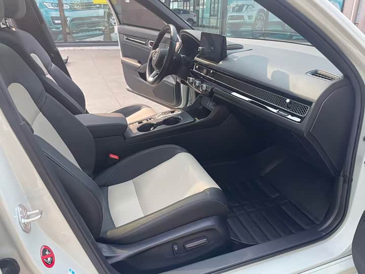 Фото 10 - Honda Civic